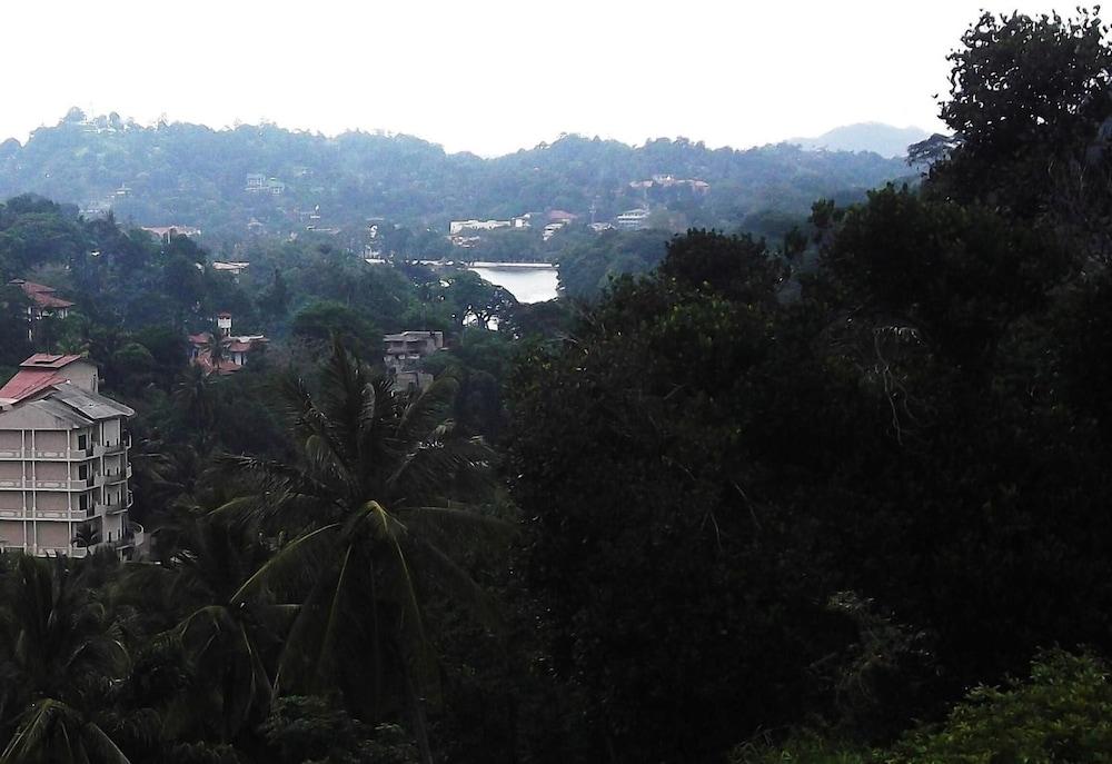 Majestic Tourist Hotel Kandy Exterior photo