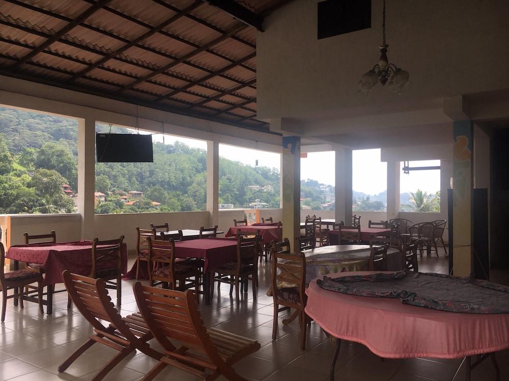 Majestic Tourist Hotel Kandy Exterior photo