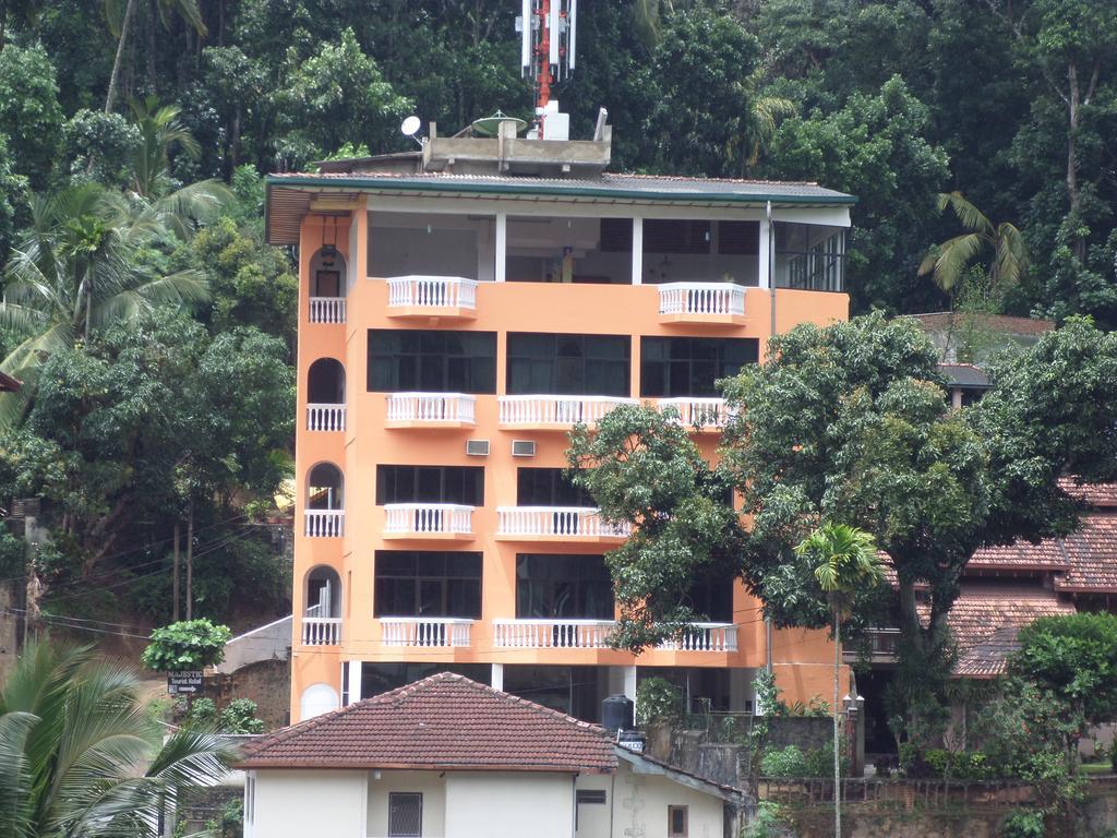 Majestic Tourist Hotel Kandy Exterior photo