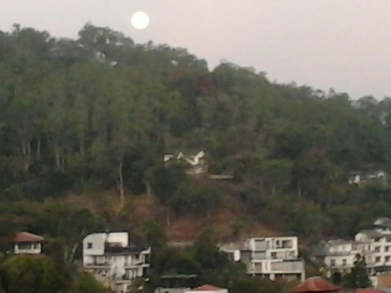 Majestic Tourist Hotel Kandy Exterior photo