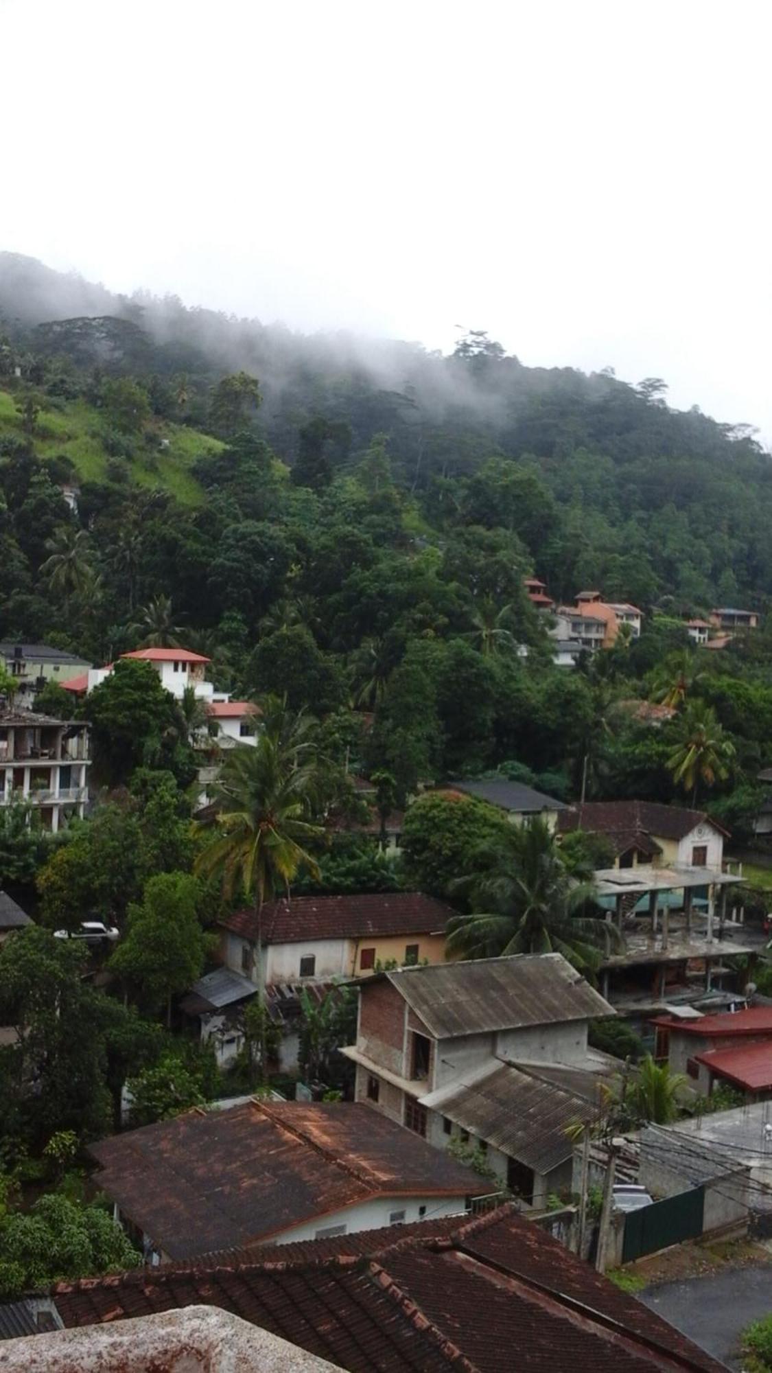 Majestic Tourist Hotel Kandy Exterior photo