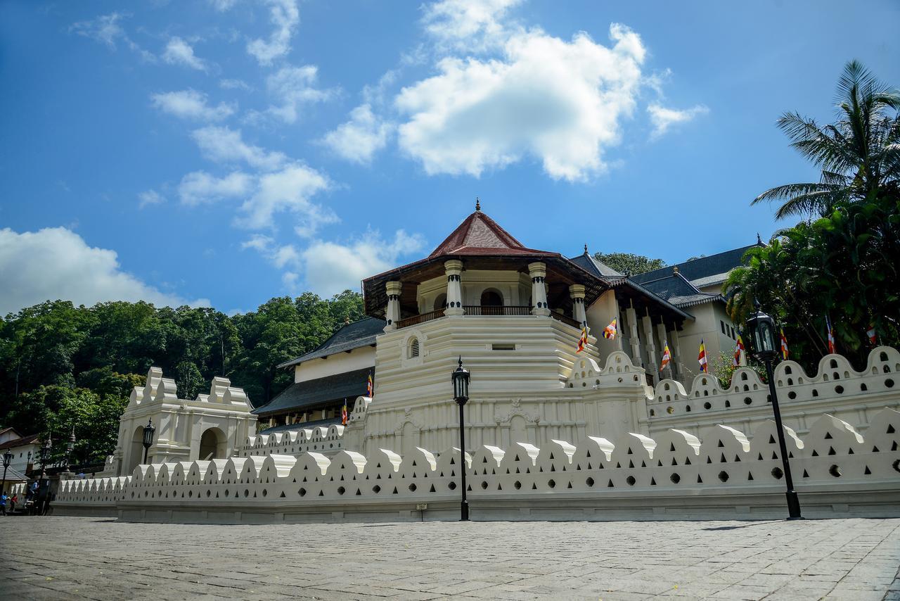 Majestic Tourist Hotel Kandy Exterior photo