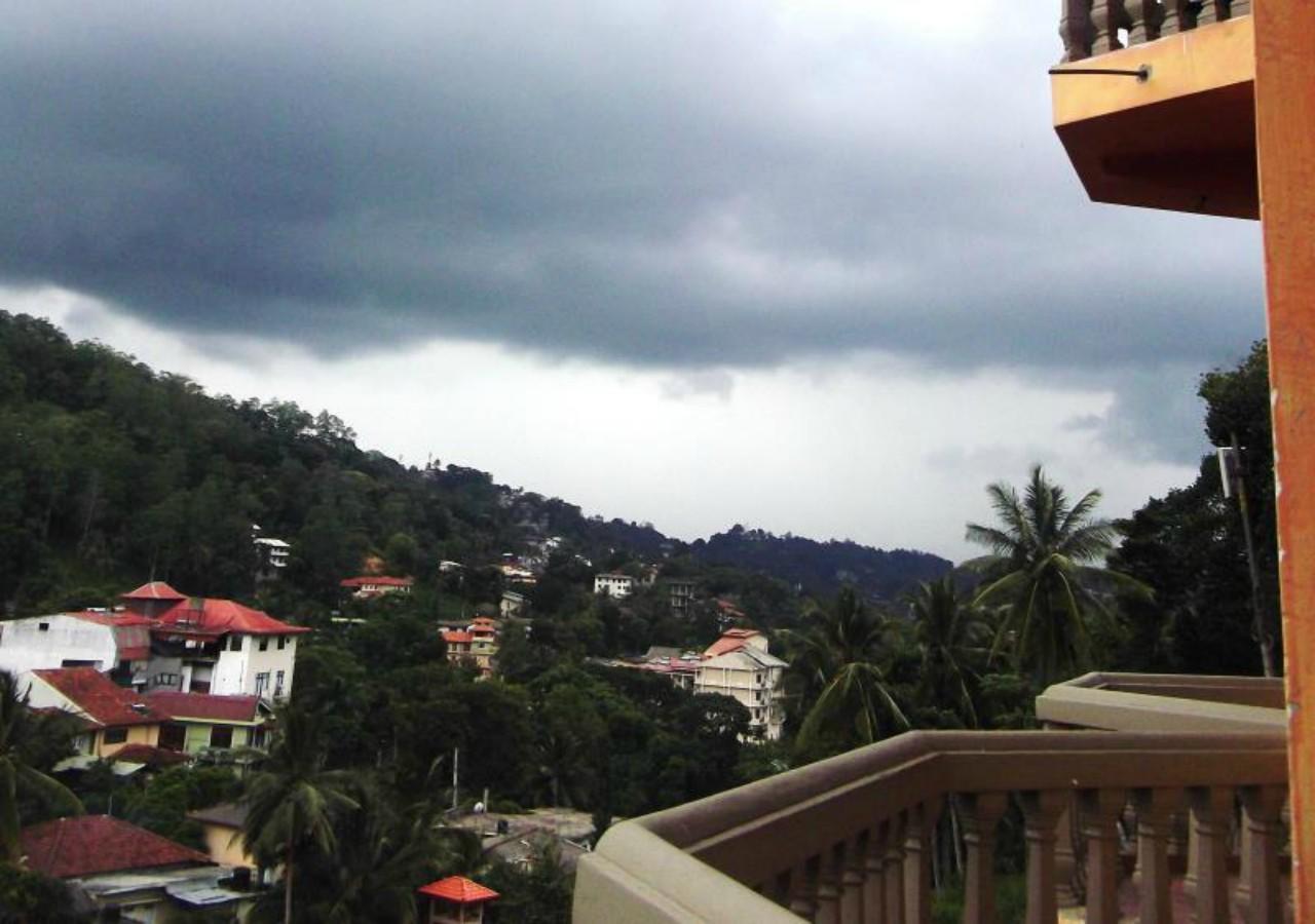 Majestic Tourist Hotel Kandy Exterior photo