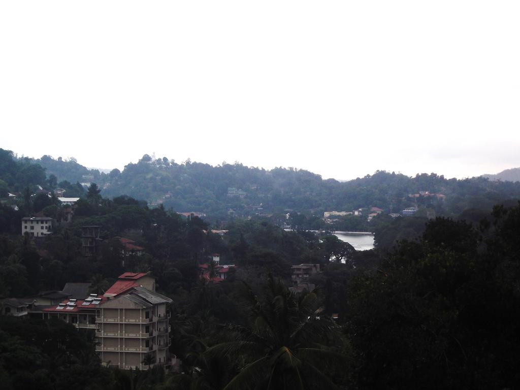 Majestic Tourist Hotel Kandy Exterior photo